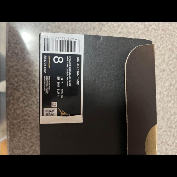 Jordan’s 1 mid light smoke grey - Picture 5 of 10